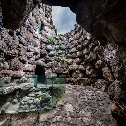 Veduta della torre Nord col pozzo (foto Giuseppe Lonis)