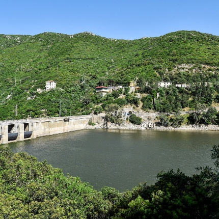 Lo sbarramento sul fiume Coghinas (foto Ivo Piras)