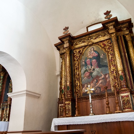 Altare ligneo policromato settecentesco (foto Ivo Piras)