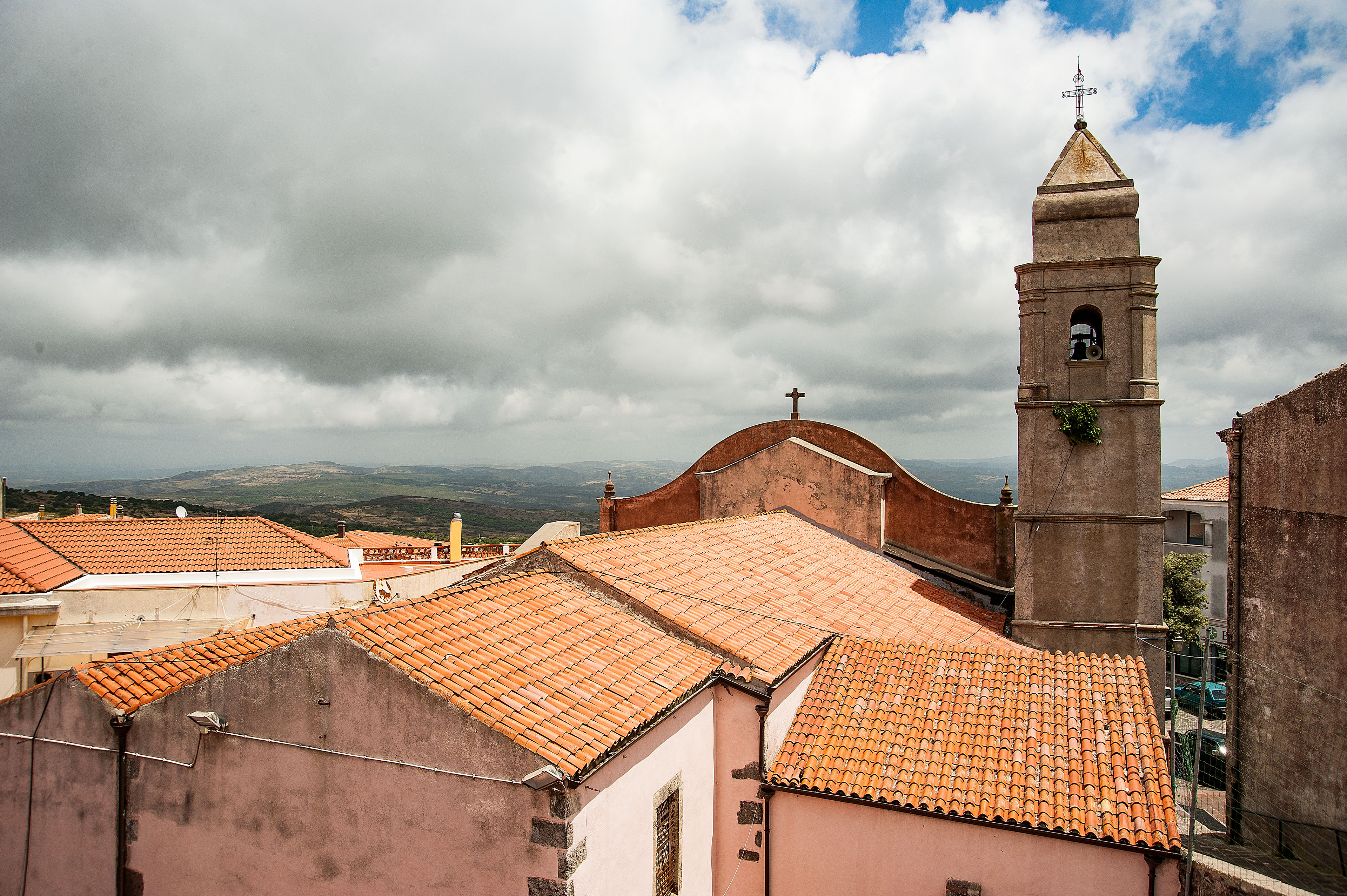 Vista della copertura e del campanile (foto Ivo Piras)