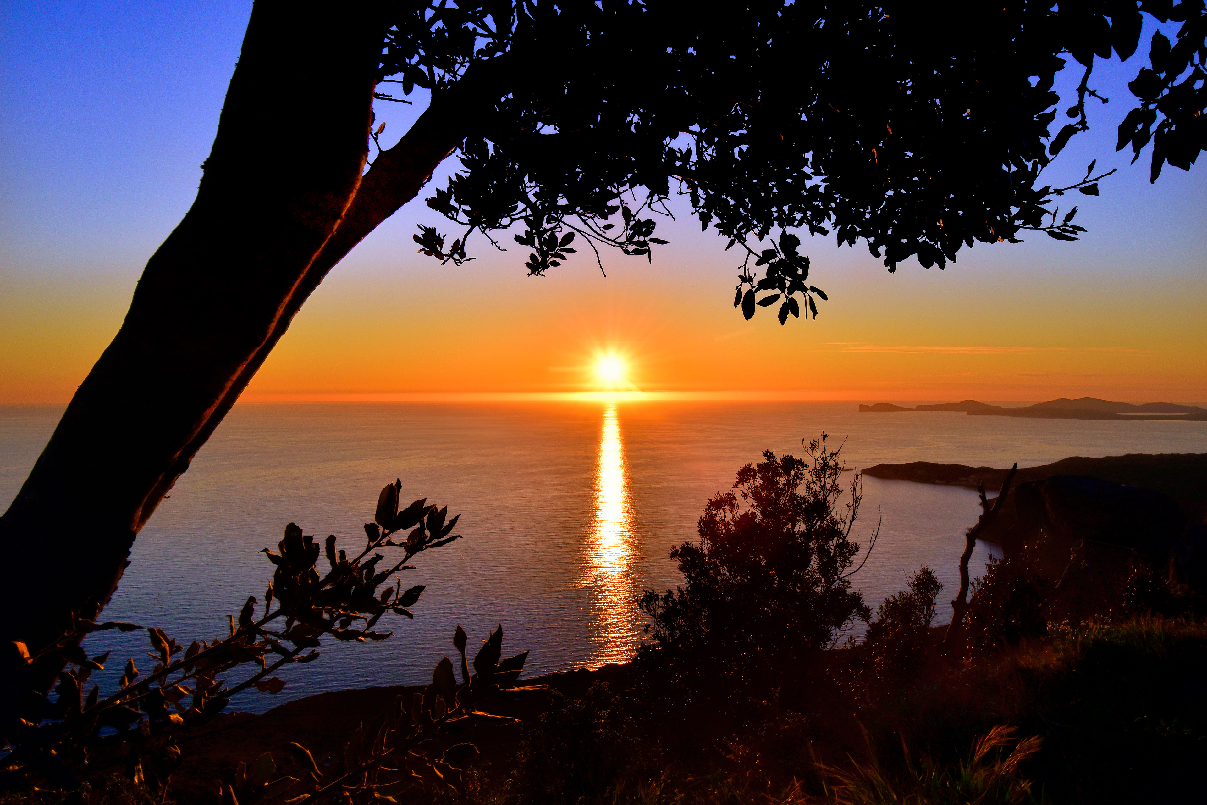 Suggestivo tramonto estivo (foto Ivo Piras)